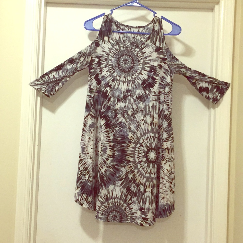 A black gray and white dress with a spher pattern